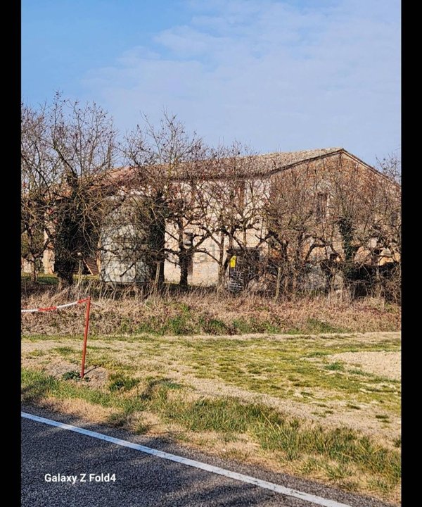 pentavano in vendita a Bagnacavallo in zona Villanova