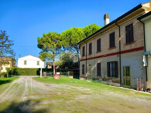 casa indipendente in vendita a Bagnacavallo in zona Villanova