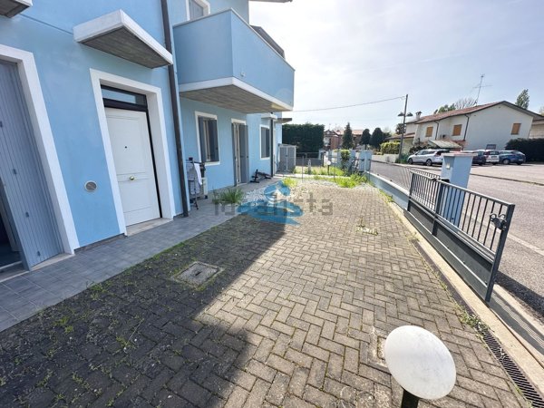 appartamento in vendita a Bagnacavallo in zona Glorie