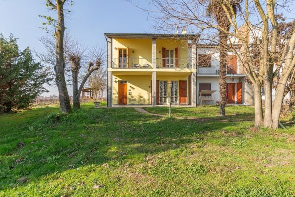 casa indipendente in vendita a Bagnacavallo in zona Traversara