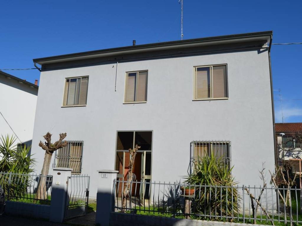 casa indipendente in vendita a Bagnacavallo