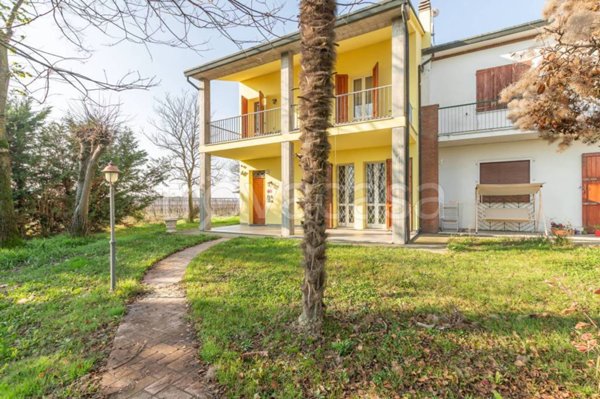 casa indipendente in vendita a Bagnacavallo in zona Traversara