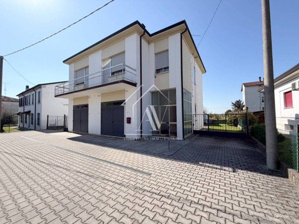 casa indipendente in vendita a Bagnacavallo in zona Villanova