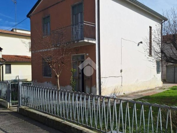 casa indipendente in vendita a Bagnacavallo in zona Masiera