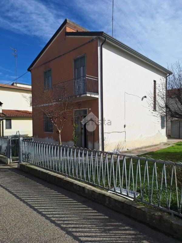 casa indipendente in vendita a Bagnacavallo in zona Masiera