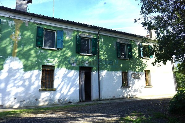 esavano in vendita a Bagnacavallo in zona Villanova