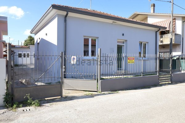 casa indipendente in vendita a Bagnacavallo in zona Glorie