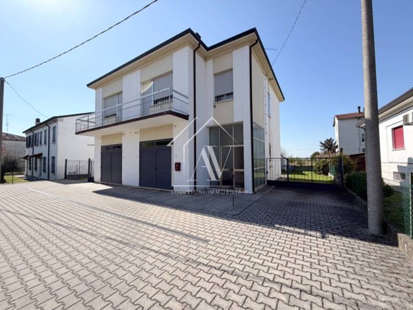 casa indipendente in vendita a Bagnacavallo in zona Villanova