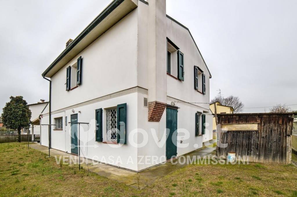 casa indipendente in vendita a Bagnacavallo in zona Traversara