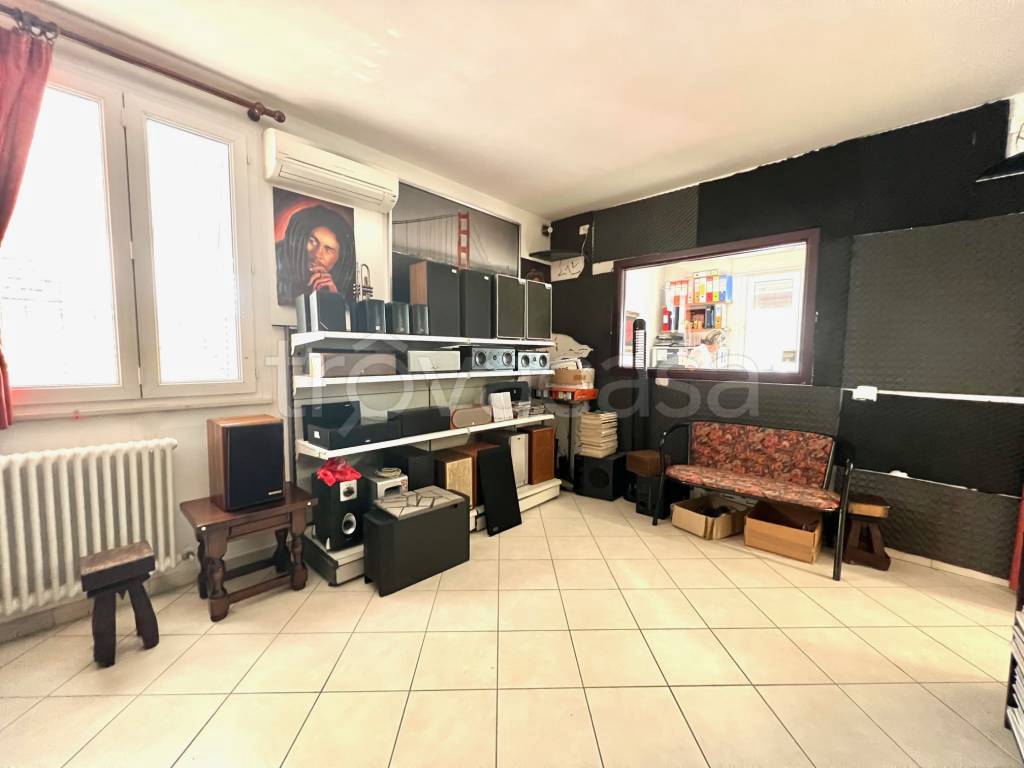 ufficio in vendita a Bagnacavallo in zona Glorie