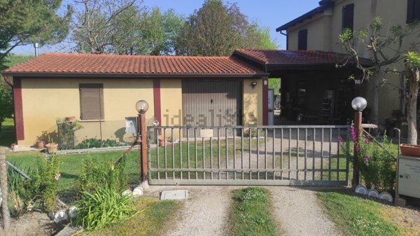 casa indipendente in vendita a Bagnacavallo in zona Masiera