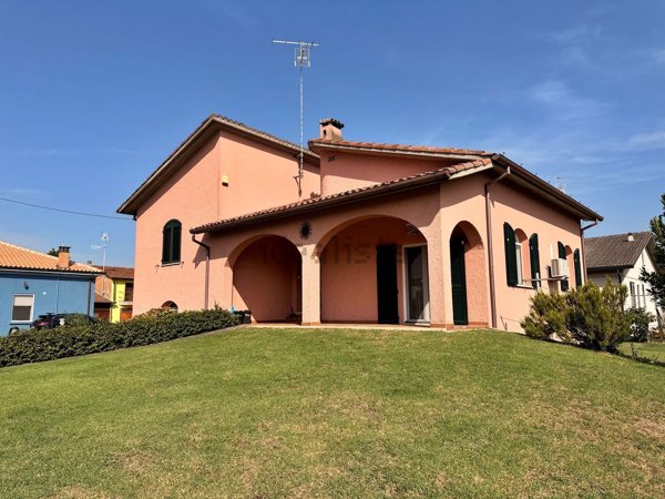 casa indipendente in vendita a Bagnacavallo in zona Villanova