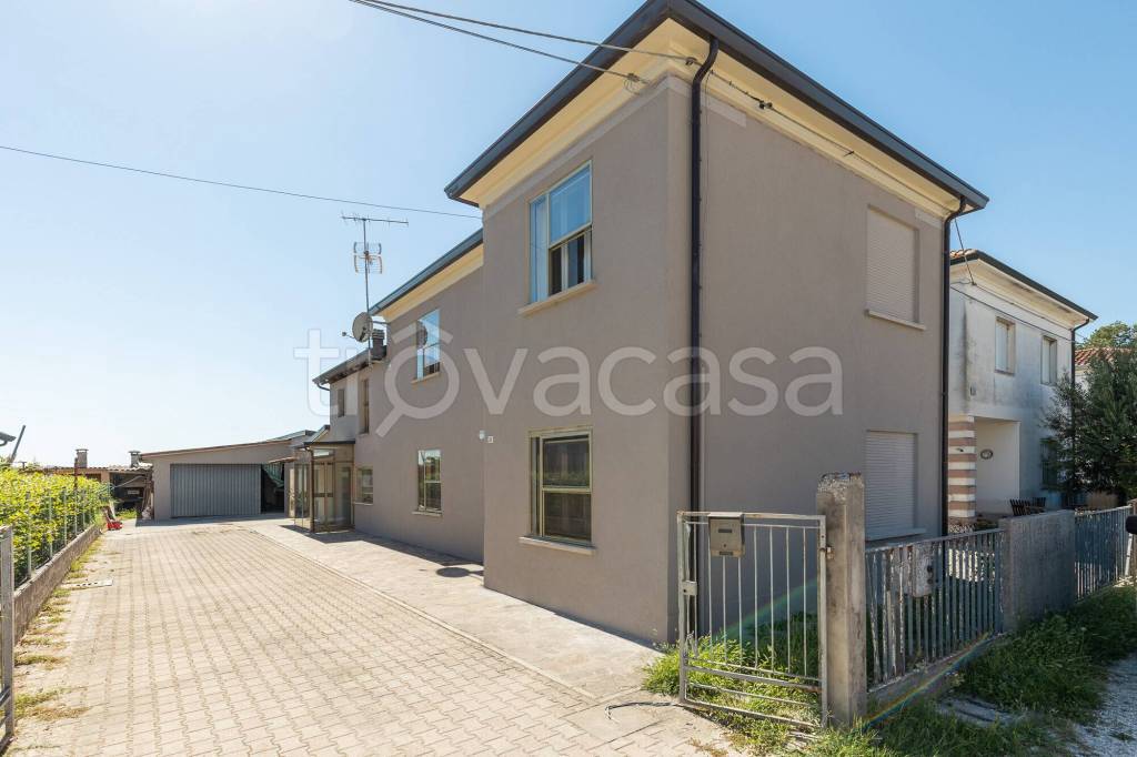 casa indipendente in vendita a Bagnacavallo in zona Villanova