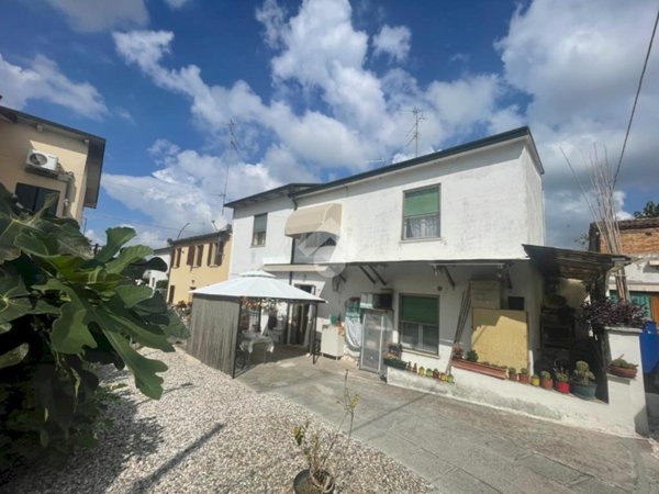 casa indipendente in vendita a Bagnacavallo in zona Villanova