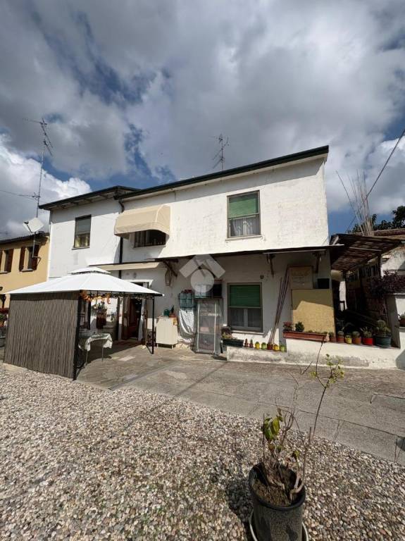 casa indipendente in vendita a Bagnacavallo in zona Villanova