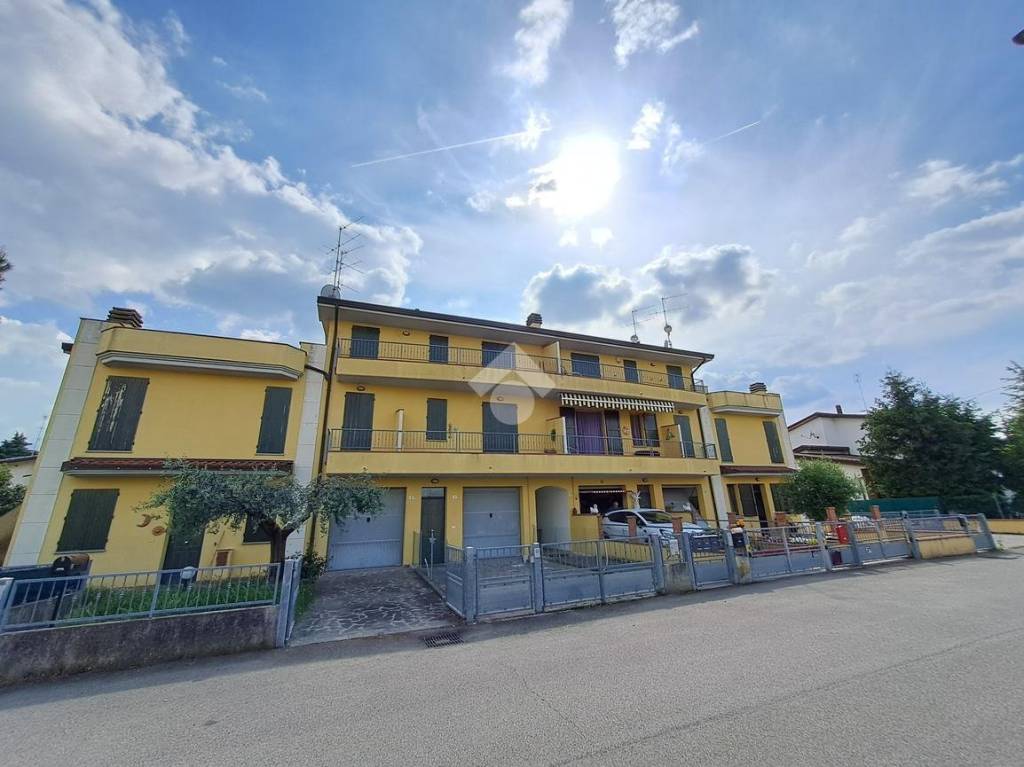 casa indipendente in vendita a Bagnara di Romagna