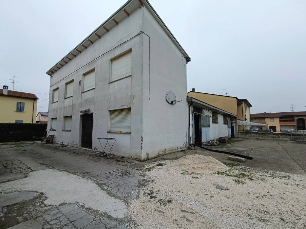 casa indipendente in vendita a Bagnara di Romagna