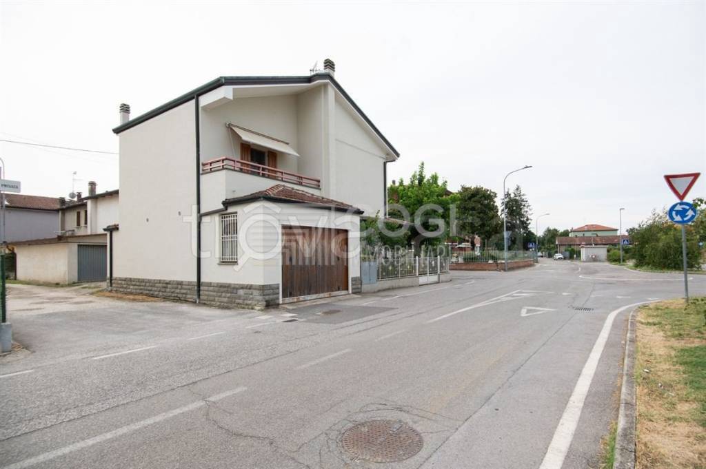 casa indipendente in vendita a Bagnara di Romagna