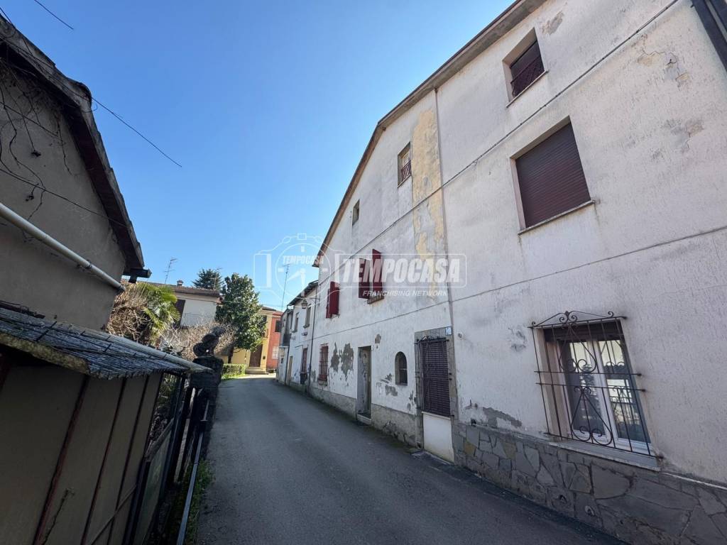 casa indipendente in vendita a Brisighella in zona Villa San Giorgio in Vezzano