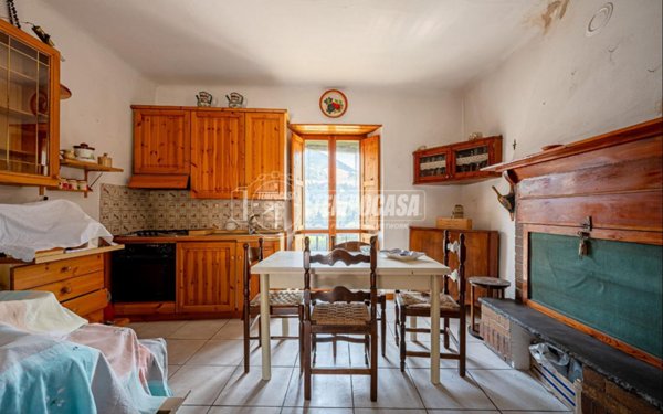 casa indipendente in vendita a Brisighella in zona Castellina