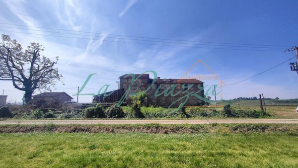 esavano in vendita a Castel Bolognese in zona Serra