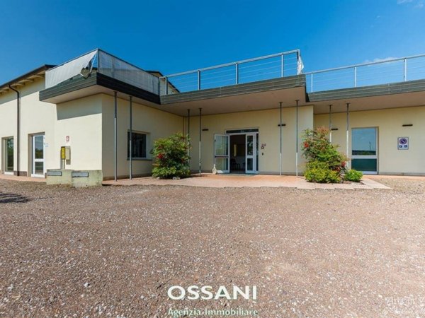 locale commerciale in vendita a Castel Bolognese