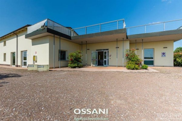 locale commerciale in vendita a Castel Bolognese