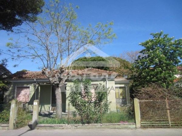 casa indipendente in vendita a Cervia in zona Pinarella