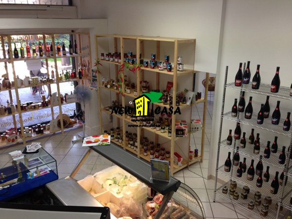 locale commerciale in vendita a Cervia in zona Pinarella