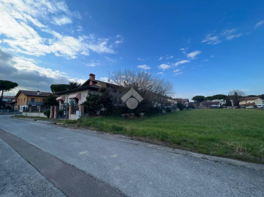 terreno edificabile in vendita a Cervia in zona Pisignano