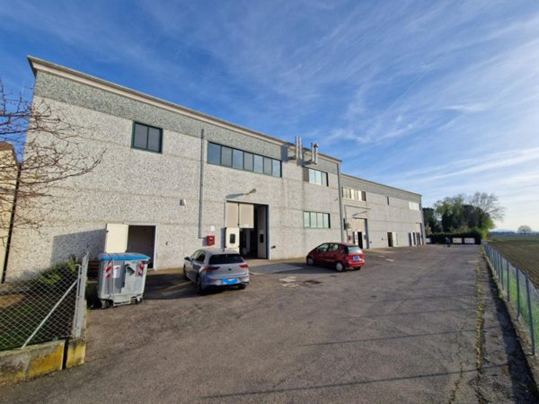 locale di sgombero in vendita a Cervia in zona Pisignano