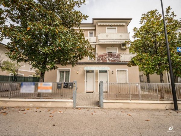 appartamento in vendita a Cervia in zona Pinarella