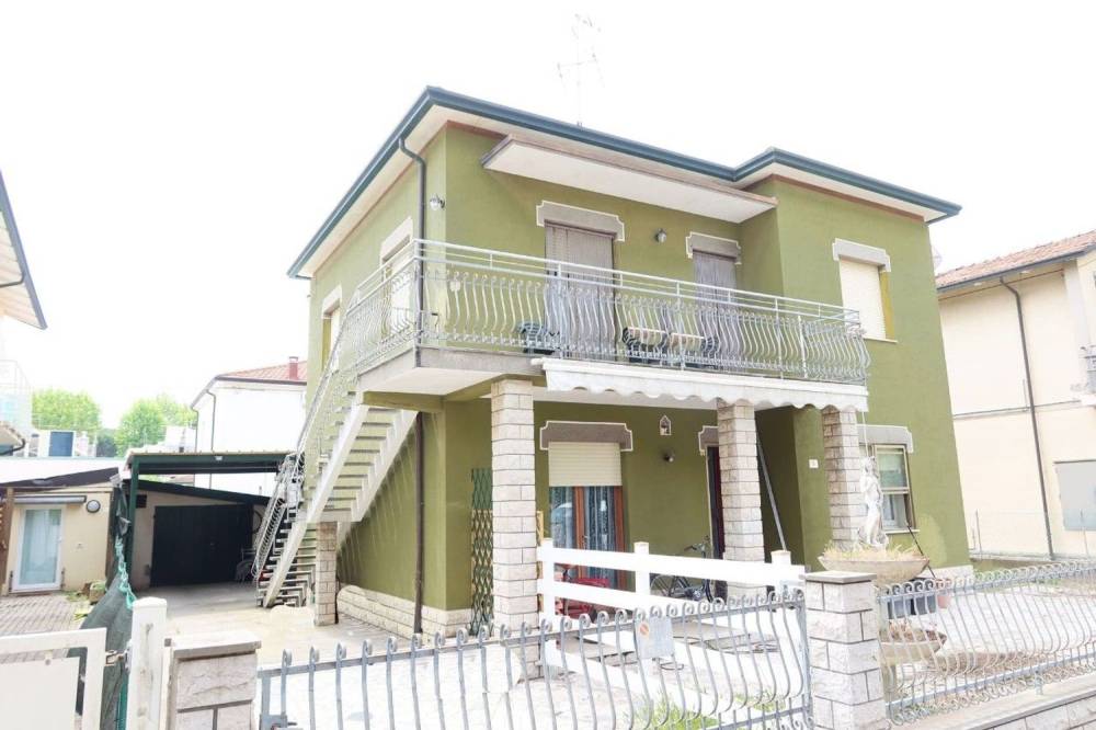 appartamento in vendita a Cervia in zona Pinarella