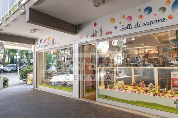 negozio in vendita a Cervia in zona Milano Marittima