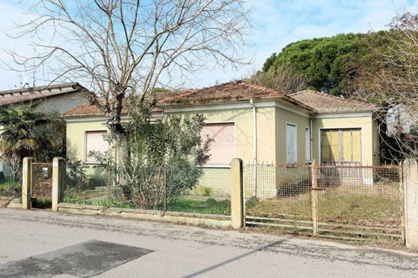 casa indipendente in vendita a Cervia in zona Pinarella