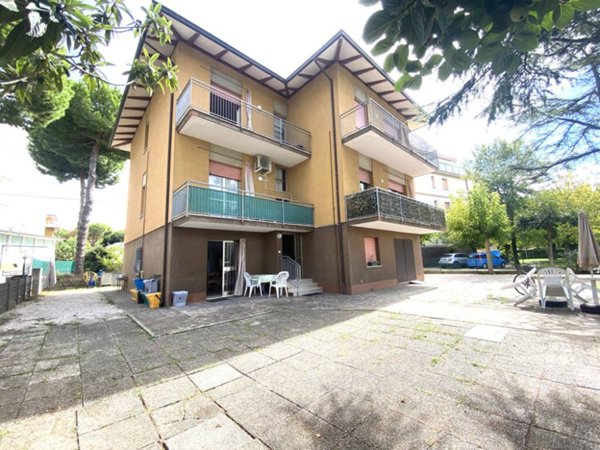 intera palazzina in vendita a Cervia in zona Milano Marittima