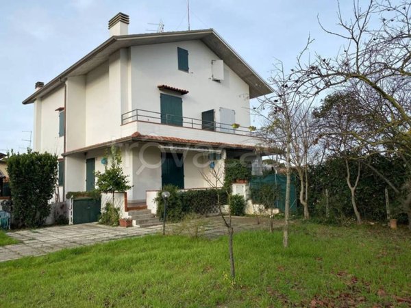 casa indipendente in vendita a Cervia in zona Pinarella