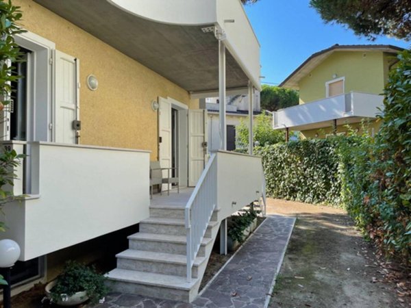 casa indipendente in vendita a Cervia in zona Pinarella