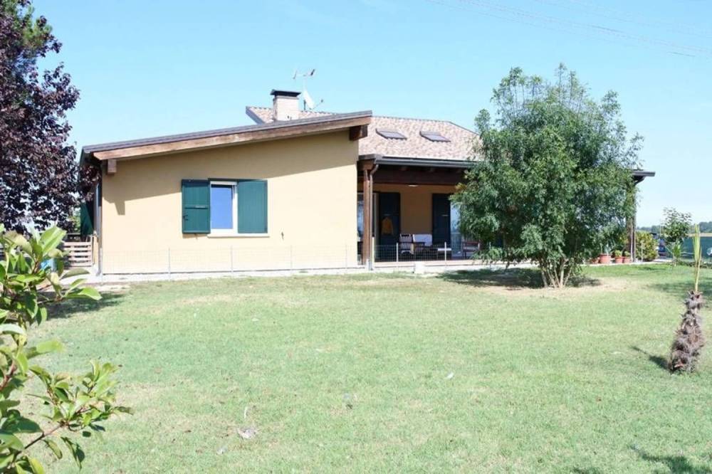 casa indipendente in vendita a Cervia
