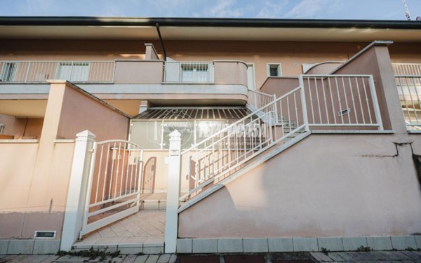 appartamento in vendita a Cervia in zona Pinarella