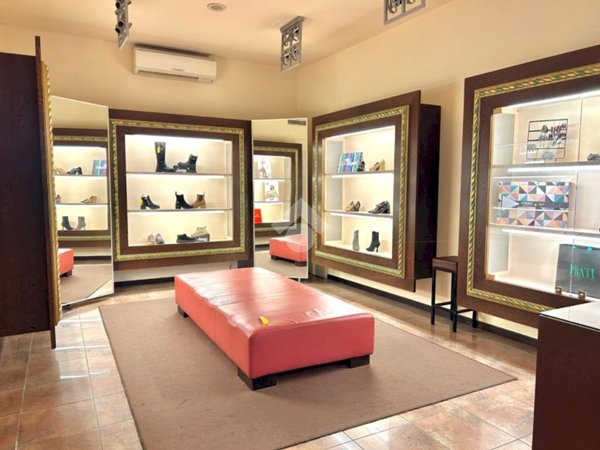 negozio in vendita a Cervia in zona Milano Marittima