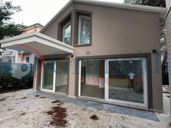 intera palazzina in vendita a Cervia in zona Milano Marittima