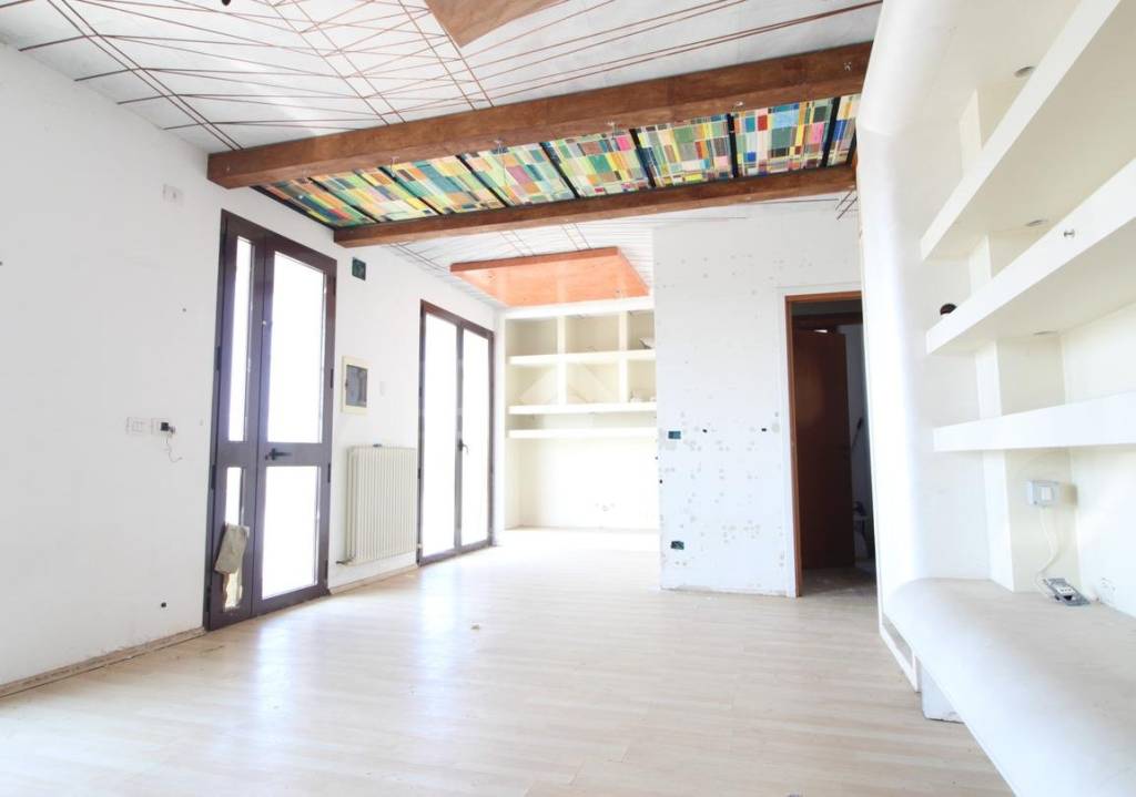 ufficio in vendita a Cervia in zona Montaletto