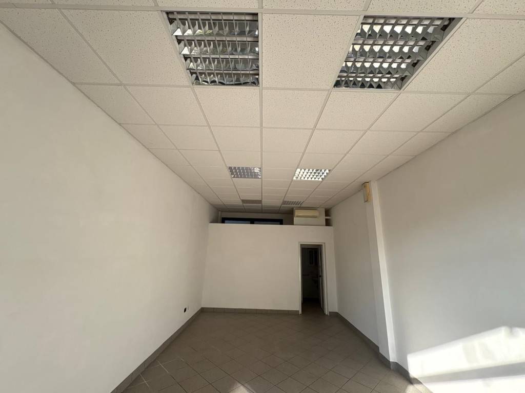 negozio in vendita a Cervia in zona Montaletto