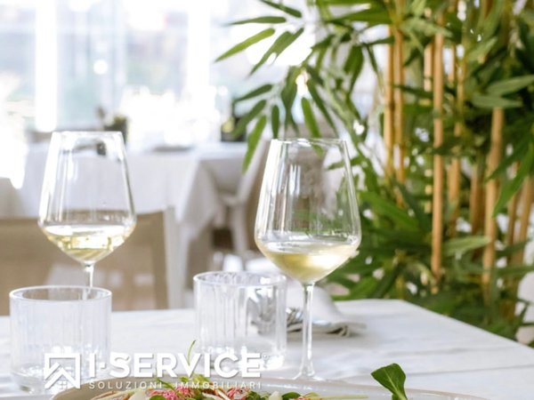 negozio in vendita a Cervia in zona Milano Marittima