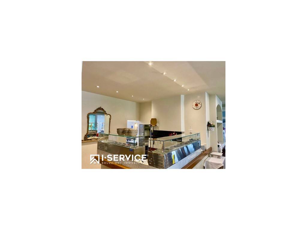 negozio in vendita a Cervia in zona Milano Marittima