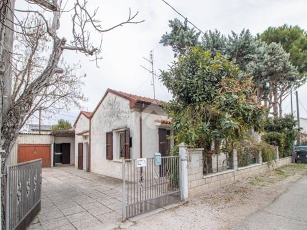 casa indipendente in vendita a Cervia in zona Montaletto