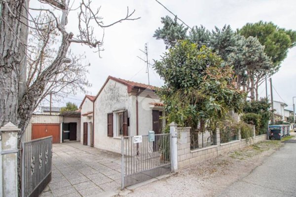 casa indipendente in vendita a Cervia in zona Montaletto