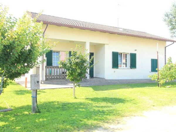 casa indipendente in vendita a Cervia