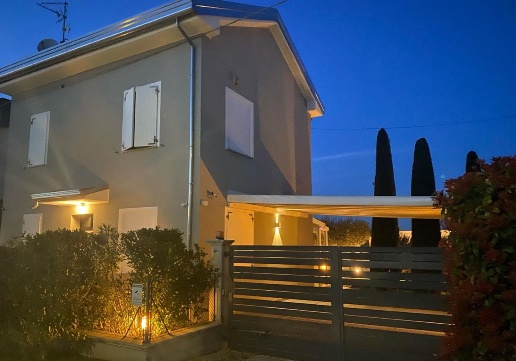 casa indipendente in vendita a Cervia in zona Pisignano